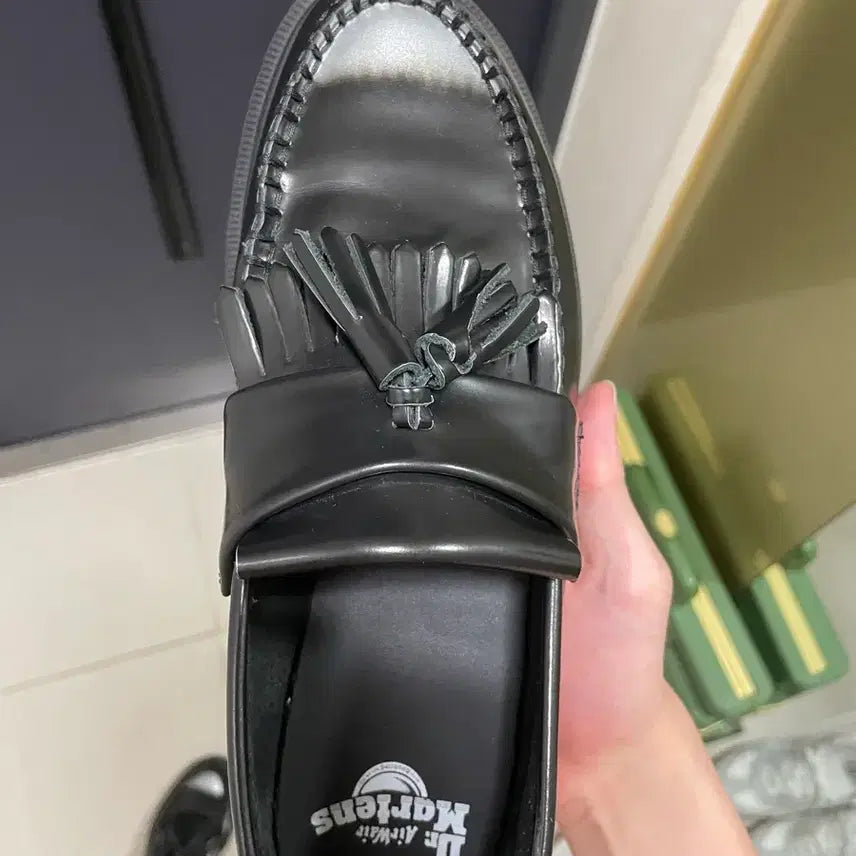 [BUNJANG] Dr. Martens Adrian Arcadia Rub Off Leather Tassel Loafers / 닥터마틴 아드리안 실버