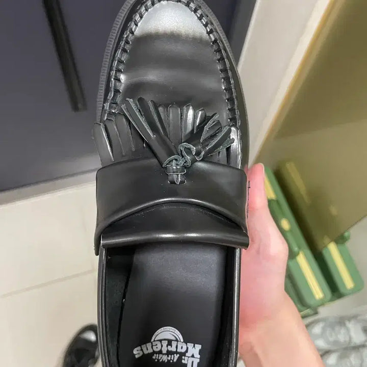 [BUNJANG] Dr. Martens Adrian Arcadia Rub Off Leather Tassel Loafers / 닥터마틴 아드리안 실버