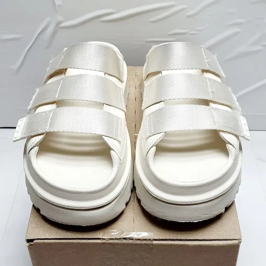 [BUNJANG] UGG GoldenGlow Platform Strap Slides (240mm) / UGG 어그 골든글로우 플랫폼 스트랩 슬라이드 240