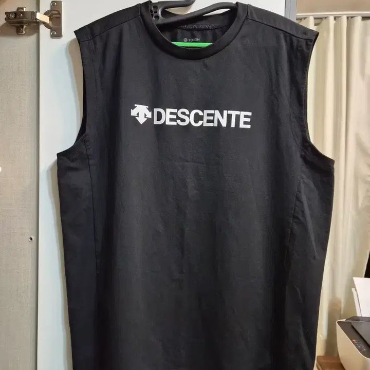[BUNJANG] Descente Black Sleeveless T-Shirt Size 100 / 데상트 블랙 민소매 티셔츠 100사이즈
