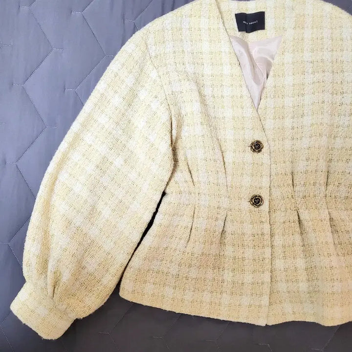 [BUNJANG] Tweed Jacket with Puff Sleeves and Rose Buttons / 트위드자켓 / 새상품
