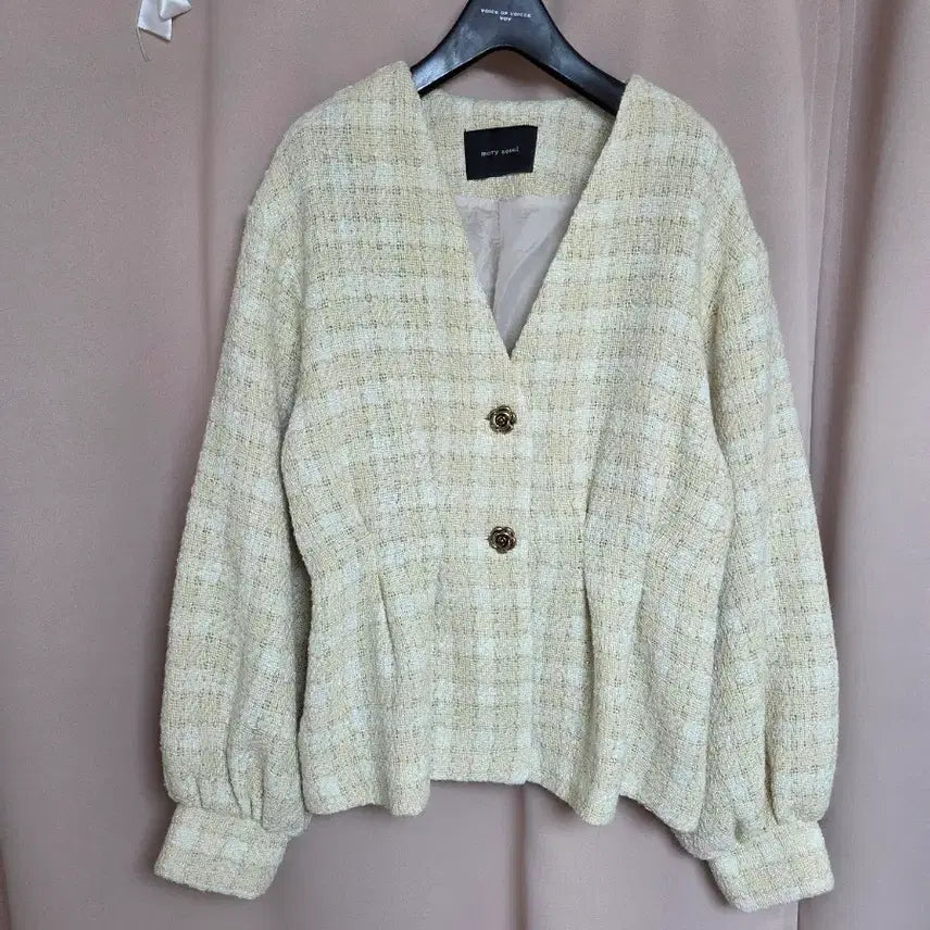 [BUNJANG] Tweed Jacket with Puff Sleeves and Rose Buttons / 트위드자켓 / 새상품