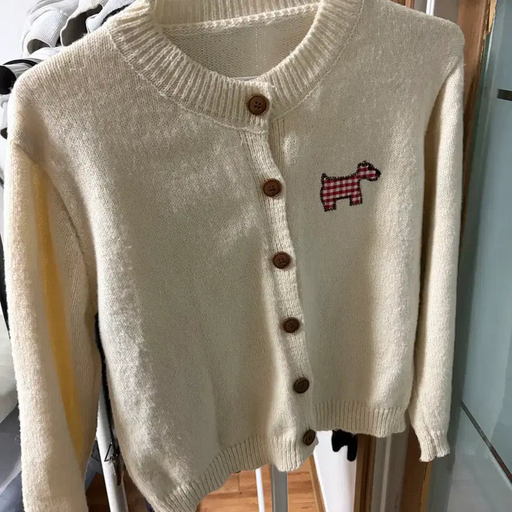 [BUNJANG] Ivory Dog Embroidery Knit Cardigan / 아이보리 강아지 자수 니트 가디건