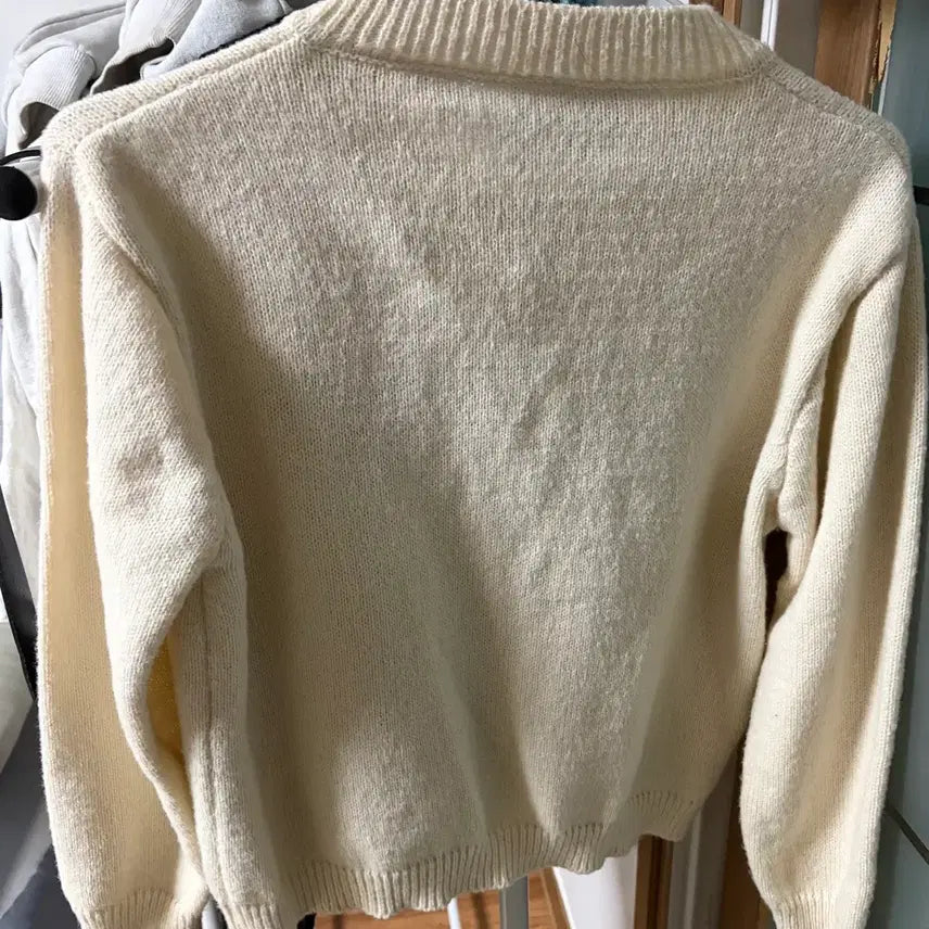 [BUNJANG] Ivory Dog Embroidery Knit Cardigan / 아이보리 강아지 자수 니트 가디건