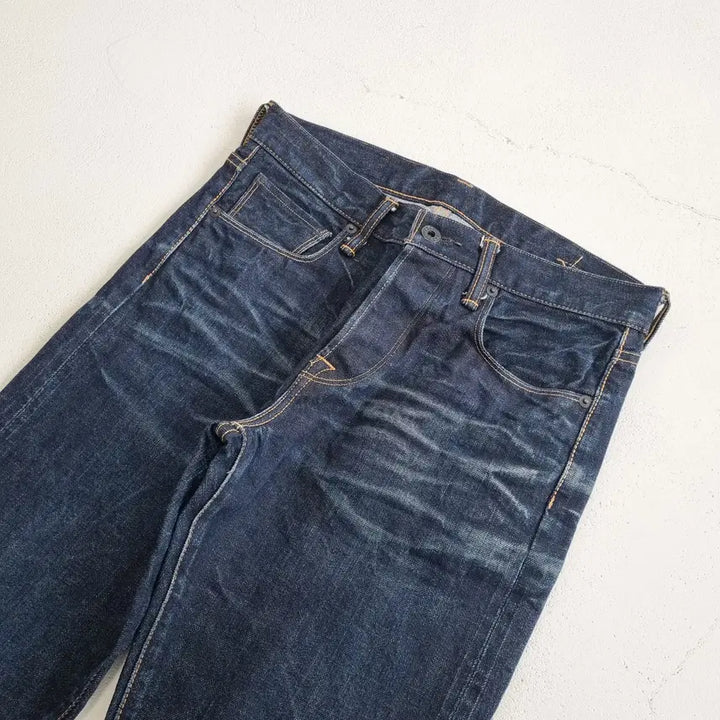 [BUNJANG] KURO DENIM Fading Denim Jeans Slim Straight Fit / KURO DENIM 페이딩 데님진 - 30