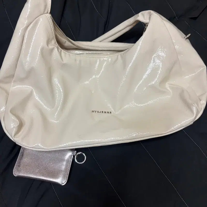 [BUNJANG] HYUJENNE Glick Hobo Shoulder Bag Crossbody L / HYUJENNE 휴젠느 글릭 호보 숄더백 크로스백 L