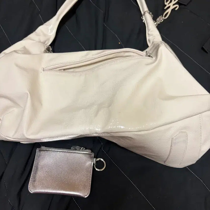 [BUNJANG] HYUJENNE Glick Hobo Shoulder Bag Crossbody L / HYUJENNE 휴젠느 글릭 호보 숄더백 크로스백 L