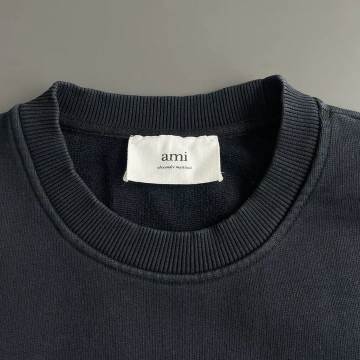 [BUNJANG] AMI AMI Small Logo Sweatshirt Black L / [L] AMI 아미 스몰 자수로고 맨투맨 스웻셔츠 한글텍