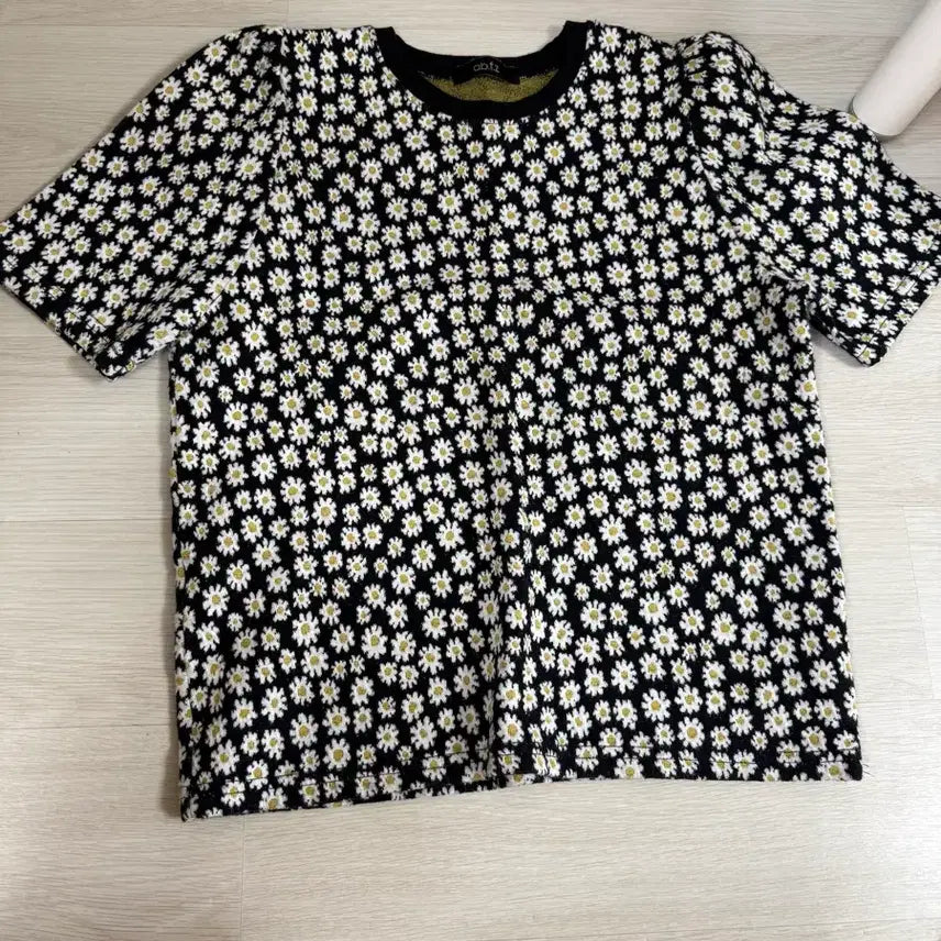 [BUNJANG] ab.f.z Daisy Pattern Knit T-Shirt / ab.f.z 데이지 패턴 니트 티셔츠