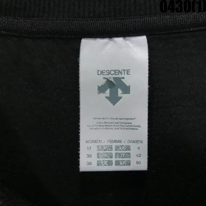 [BUNJANG] Descente Black Line Detail Sweatshirt T-Shirt / 데상트 블랙 라인 포인트 맨투맨 티셔츠 s