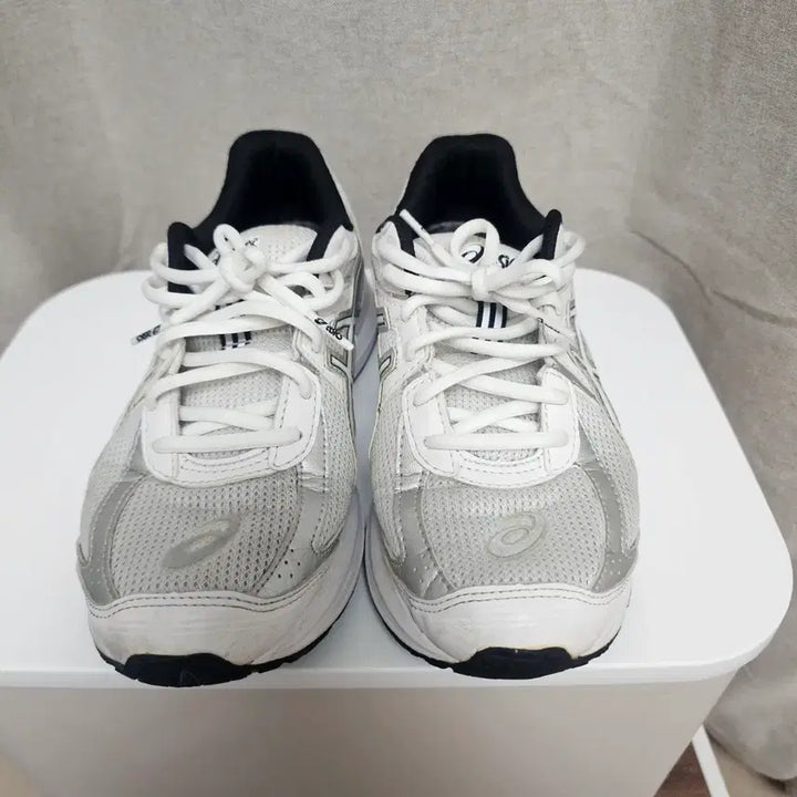 [SOLD OUT] .250아식스 조그100s  흰색 운동화   -887