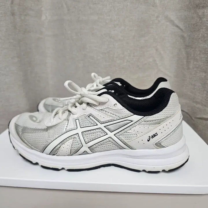[SOLD OUT] .250아식스 조그100s  흰색 운동화   -887