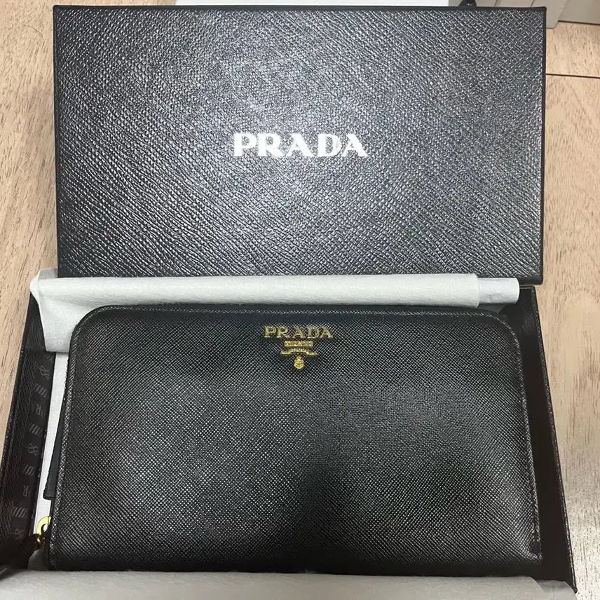 [SOLD OUT] 프라다 장지갑
