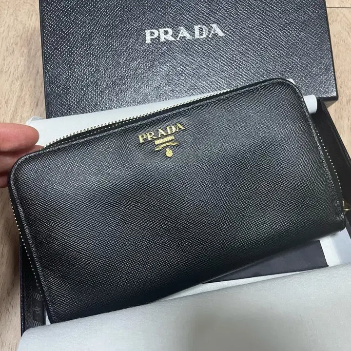 [SOLD OUT] 프라다 장지갑
