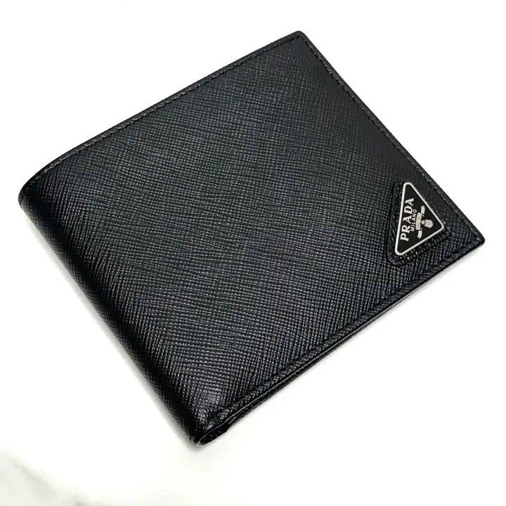 [SOLD OUT] (백화점/A+)프라다 사피아노 삼각로고 반지갑