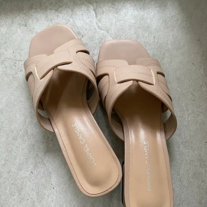 [BUNJANG] Formel C et Moi Beige Slippers / 포멜카멜레 베이지 슬리퍼