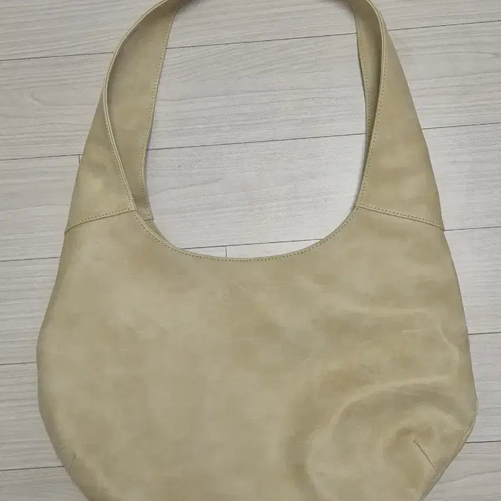 [BUNJANG] Emis Logo Embossed Shoulder Bag - Beige / 이미스 LOGO EMBOSSED SHOULDER BAG-BEIGE