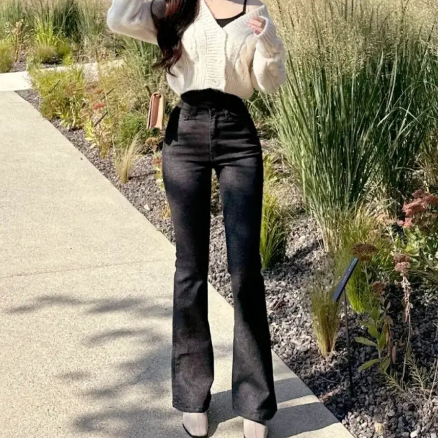 [BUNJANG] UNICORN "Heori Ssook" Raw Denim Bootcut Pants / 유니콩 허리쏘옥 흑청 생지 부츠컷 팬츠