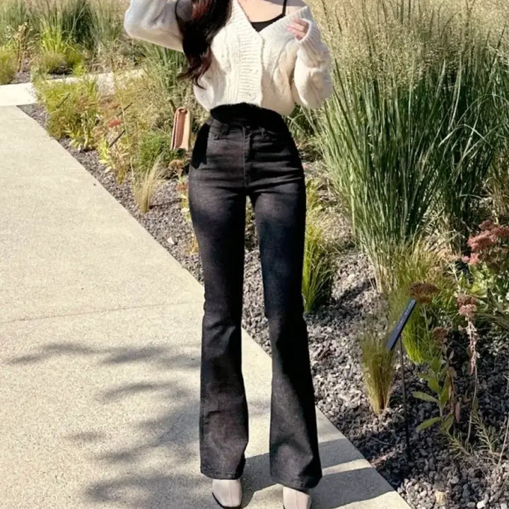 [BUNJANG] UNICORN "Heori Ssook" Raw Denim Bootcut Pants / 유니콩 허리쏘옥 흑청 생지 부츠컷 팬츠