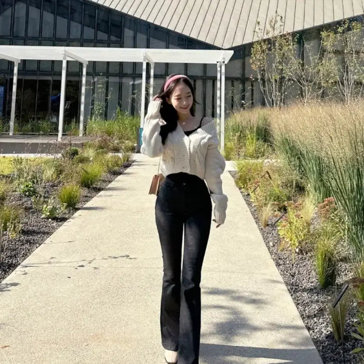 [BUNJANG] UNICORN "Heori Ssook" Raw Denim Bootcut Pants / 유니콩 허리쏘옥 흑청 생지 부츠컷 팬츠