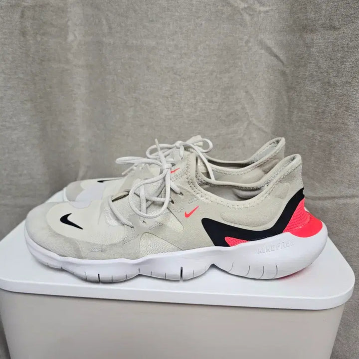 [BUNJANG] Nike Free Run 5.0 Sneakers Ivory/Fluorescent / .275나이키 프리 런 5.0운동화 아이보리/형광   -889