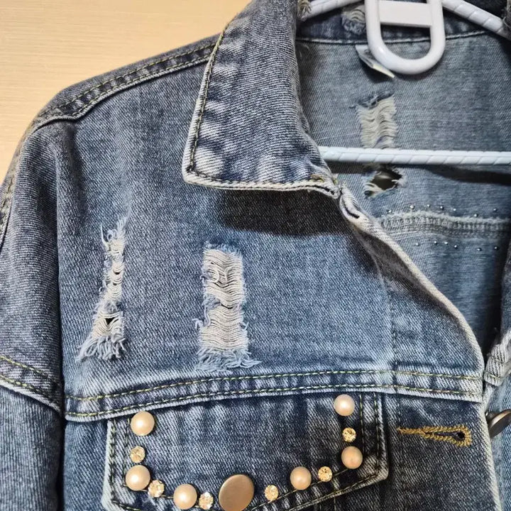 [SOLD OUT] 진주 데님 청자켓 데미지 스타일