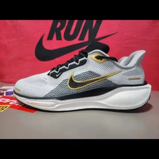 [BUNJANG] Nike Pegasus 41 Metallic Gold / 나이키 페가수스 41 화이트 메탈릭 골드