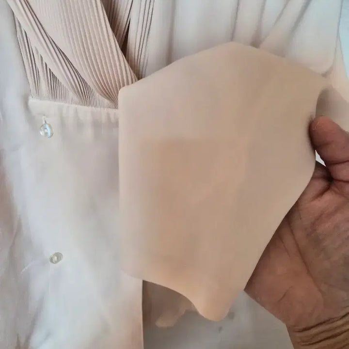 [BUNJANG] Ivory Pleated Collar Blouse / 아이보리색 플리츠 칼라 블라우스