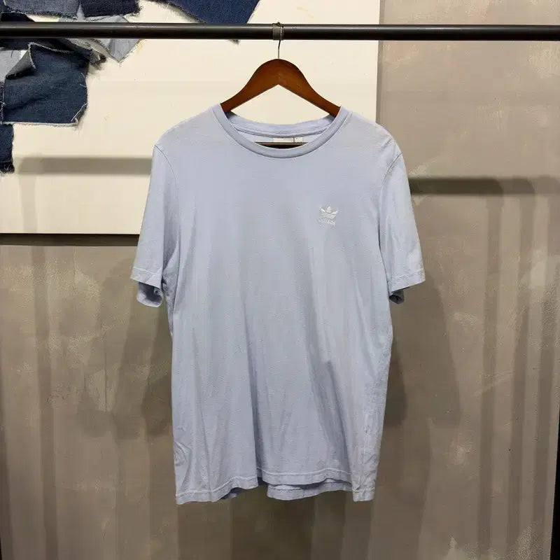 [BUNJANG] Adidas Europa Light Blue Short Sleeve T-Shirt / (100) 아디다스 스트릿 캐주얼 유로파 라이트블루 반팔 티