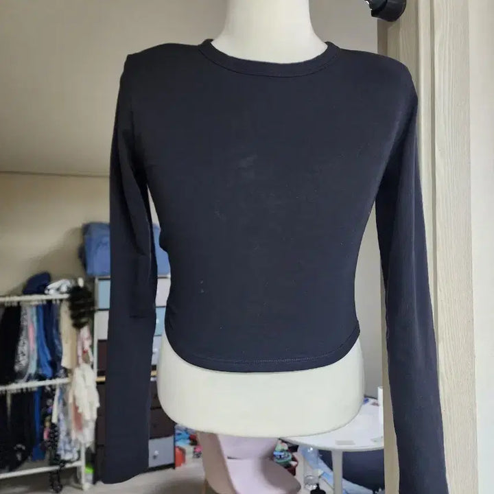 [BUNJANG] Elbosk Black Padded Cropped Long-Sleeve T-Shirt / 엘보스크 블랙 어깨패드 크롭 긴팔티