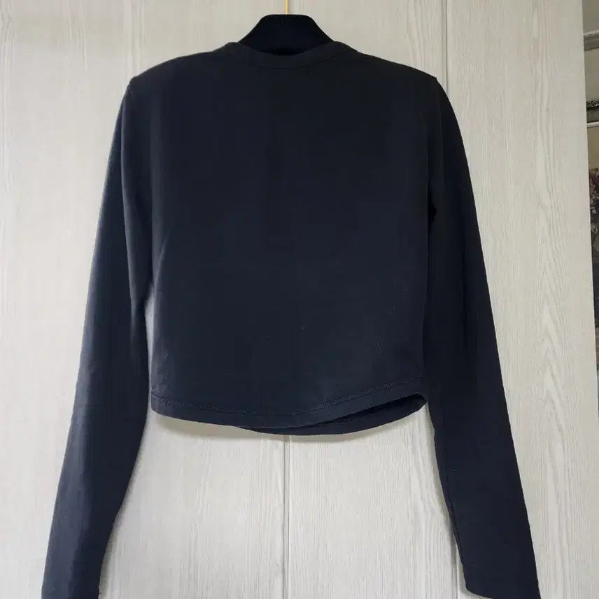 [BUNJANG] Elbosk Black Padded Cropped Long-Sleeve T-Shirt / 엘보스크 블랙 어깨패드 크롭 긴팔티