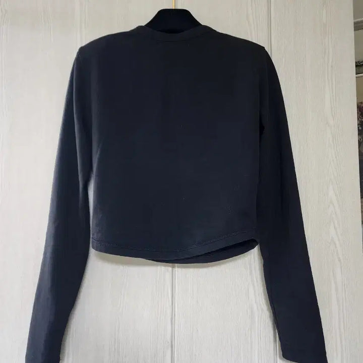 [BUNJANG] Elbosk Black Padded Cropped Long-Sleeve T-Shirt / 엘보스크 블랙 어깨패드 크롭 긴팔티