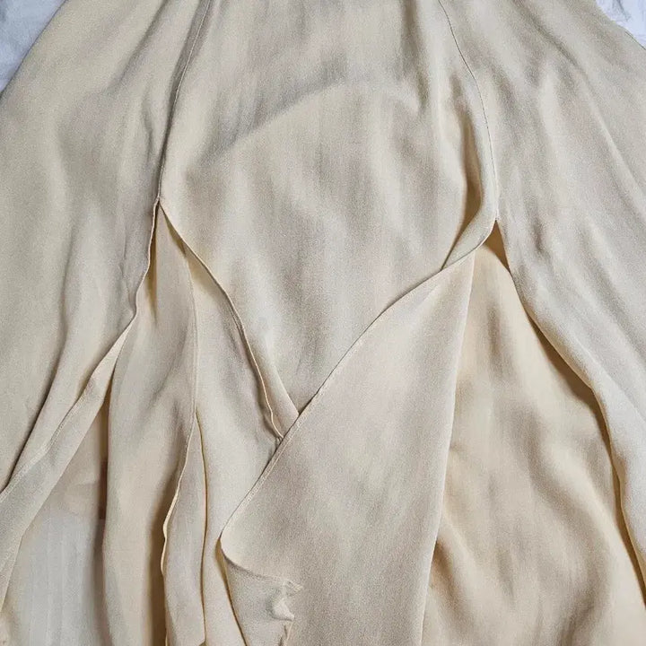 [SOLD OUT] TAHARI 실크  크림롱 스커트