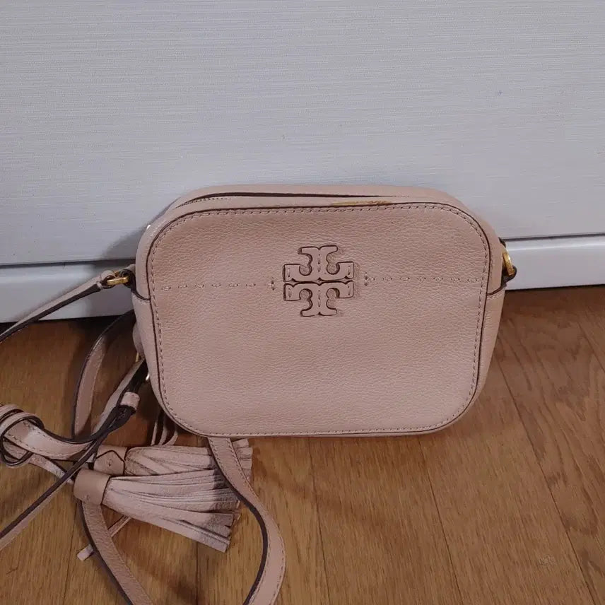 [BUNJANG] Tory Burch Logo Embossed Leather Crossbody Bag with Tassel Accent / 토리버치 크로스백