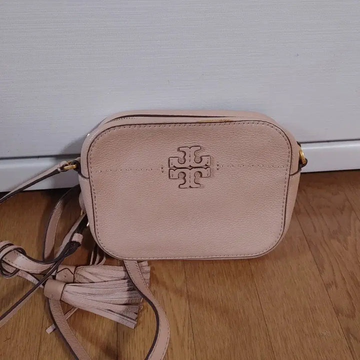 [BUNJANG] Tory Burch Logo Embossed Leather Crossbody Bag with Tassel Accent / 토리버치 크로스백
