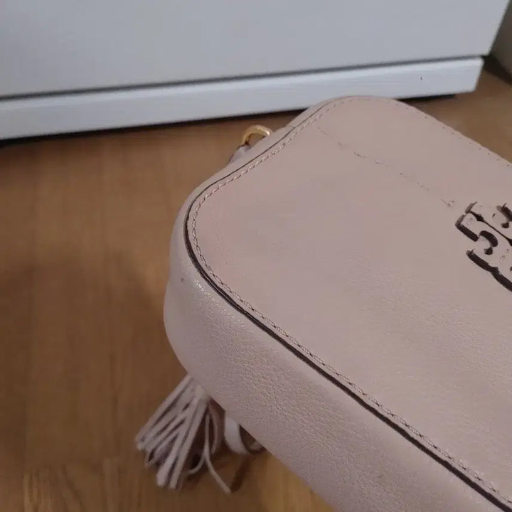 [BUNJANG] Tory Burch Logo Embossed Leather Crossbody Bag with Tassel Accent / 토리버치 크로스백