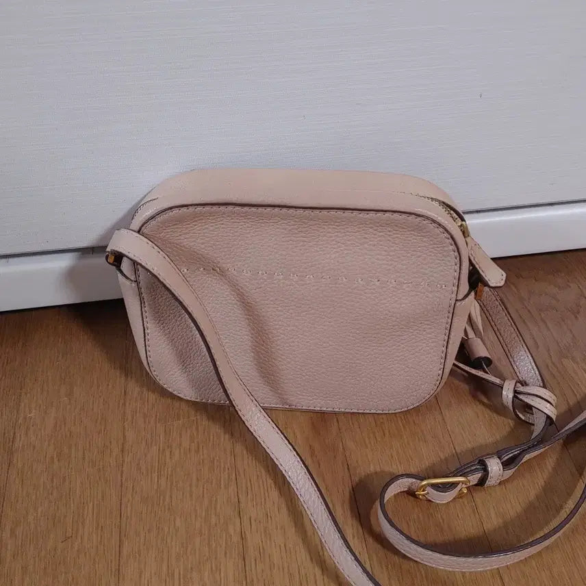 [BUNJANG] Tory Burch Logo Embossed Leather Crossbody Bag with Tassel Accent / 토리버치 크로스백