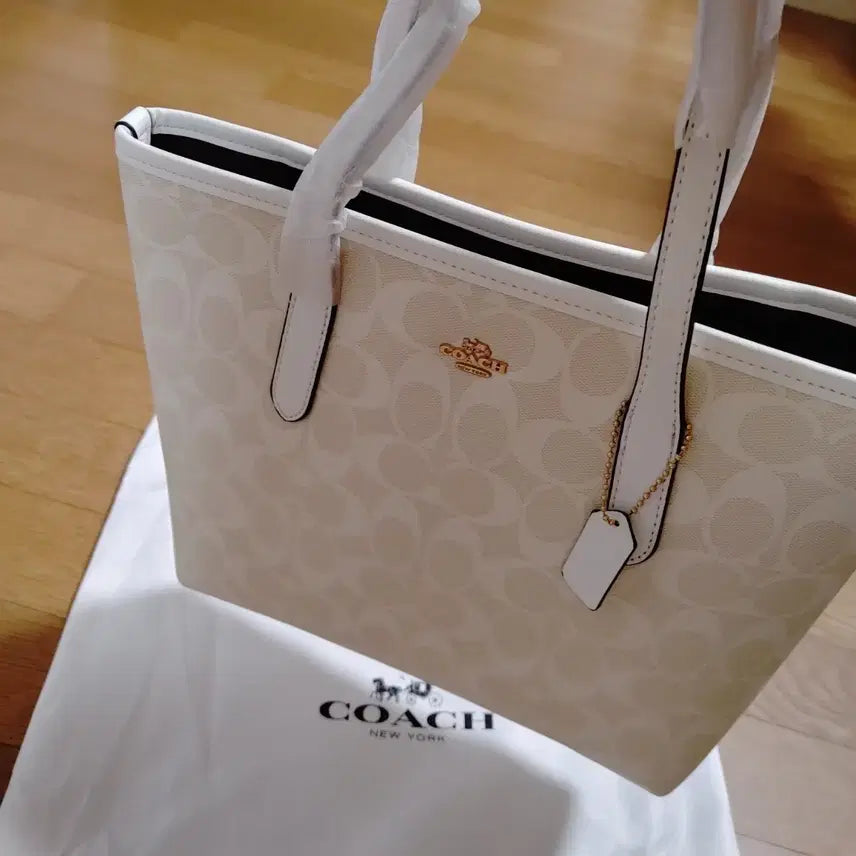 [BUNJANG] Coach Ivory Logo Tote Bag / 코치 토드백 새상품