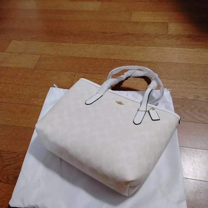 [BUNJANG] Coach Ivory Logo Tote Bag / 코치 토드백 새상품