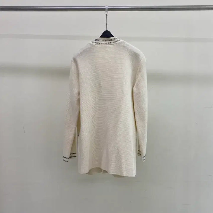 [BUNJANG] Maje Ivory Color Block Knit Cardigan (Size 38/ 66-77) / [마쥬] 아이보리 배색 도톰한 니트 가디건 ( 66-77 추천)