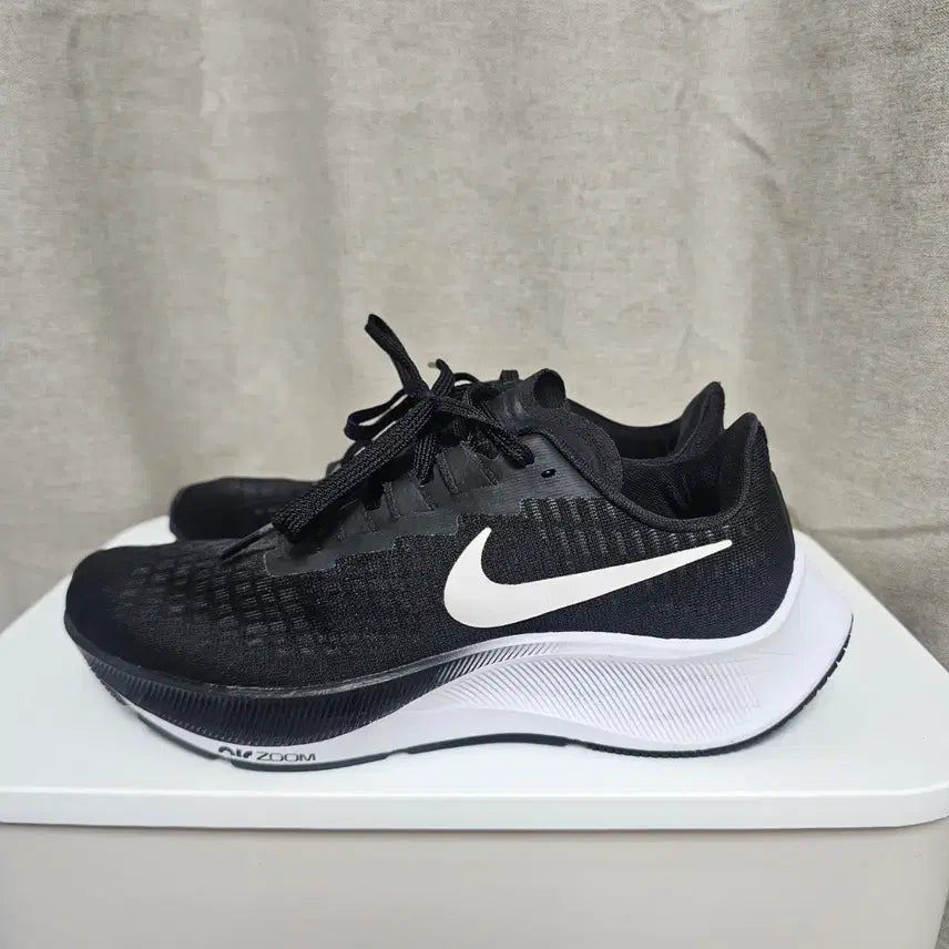 [BUNJANG] Nike Air Zoom Pegasus 37 Black Running Shoes / 235나이키 에어 줌 페가수스 37 블랙 운동화   -892