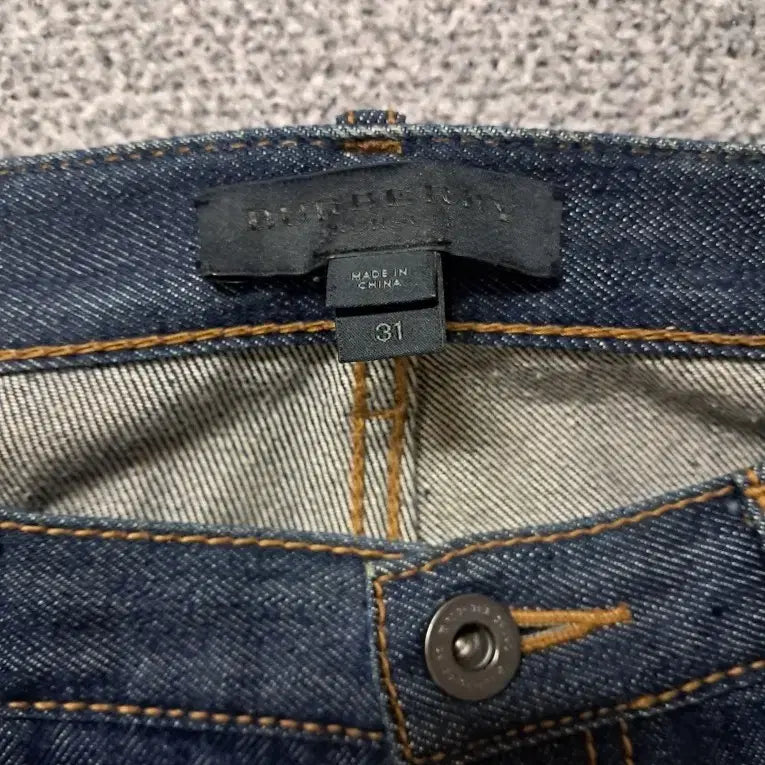[BUNJANG] Burberry Slim Fit Denim Pants / 버버리 슬림핏 청바지 데님 팬츠