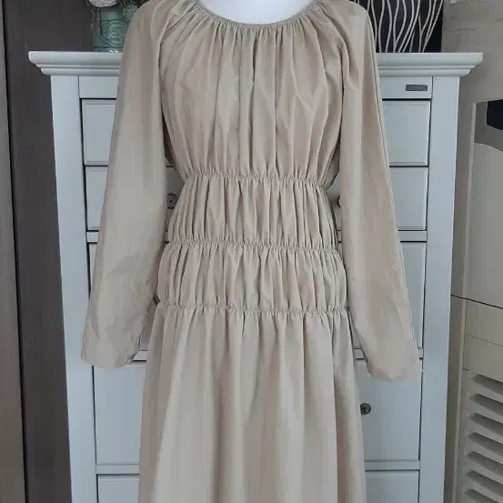 [BUNJANG] Beige Midi Dress with 3-Tiered Waist Banding / 베이지원피스 예뻐요~