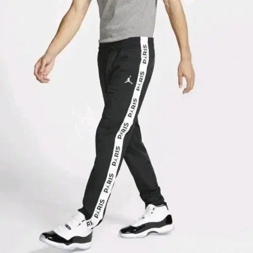 [BUNJANG] Nike Jordan Paris Saint-Germain Track Pants Black / 나이키 조던 파리 생제르망 트랙 바지 블랙