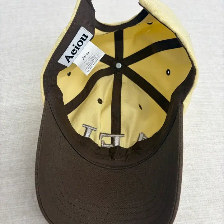[BUNJANG] Aeiou Brown &amp; Vanilla Ice Cream Hat / 아에이오우 모자 브라운앤바닐라아이스크림