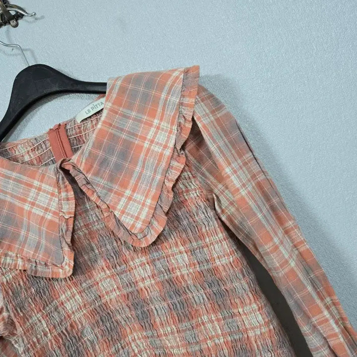 [SOLD OUT] 르피타 스모크밴딩 크롭 체크 블라우스 S