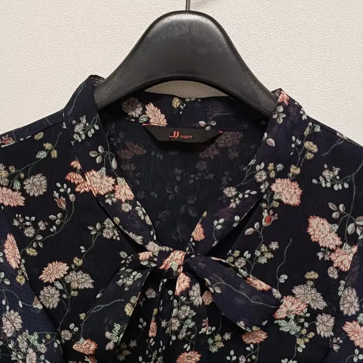 [BUNJANG] J.J. GOTS Chiffon Floral Blouse / jj지고트 쉬폰 블라우스