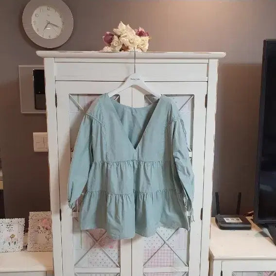 [BUNJANG] Zara Mint V-Neck Ruffle Blouse / 자라 블라우스/66