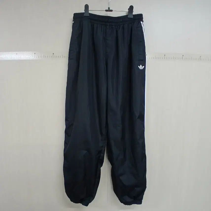 [BUNJANG] Adidas Three-Stripes Flame Logo Training Pants Black / 아디다스 삼선 불꽃 로고 트레이닝 바지 블랙