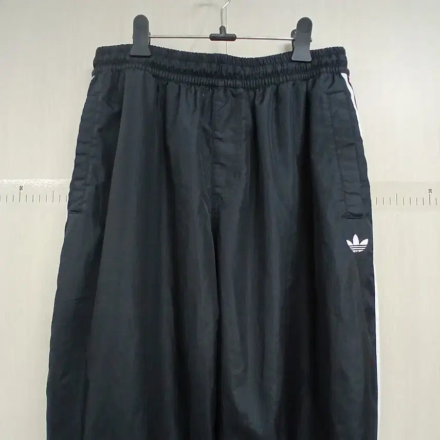 [BUNJANG] Adidas Three-Stripes Flame Logo Training Pants Black / 아디다스 삼선 불꽃 로고 트레이닝 바지 블랙
